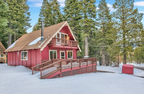 North Upper Truckee House | Peaceful cabin near skiing, Tahoe Paradise Park Play in Tahoe-Dog Friendly