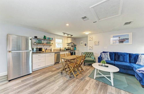 Fullers Earth House | Peaceful Canal Home Sleeps 6 Near IMG & Beaches