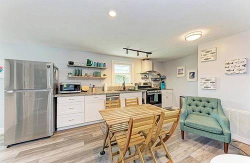 Fullers Earth House | Peaceful Canal Home Sleeps 6 Near IMG & Beaches