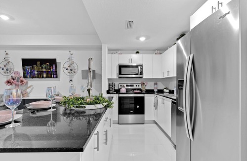 Princeton House | Peaceful Dreamscape a spacious family friendly minutes to the Keys & Miami