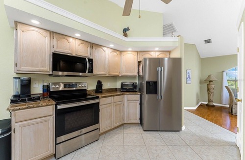 Broadmoor House | Peaceful Oasis, 3-Bedrooms with Saltwater Heated Pool