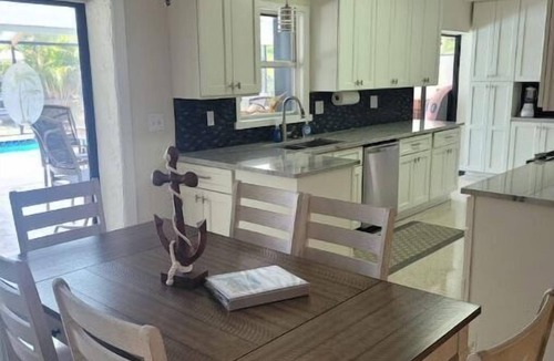 Yacht Club House | Peaceful Oasis of Cape Coral - Serene Canal Home With Pool