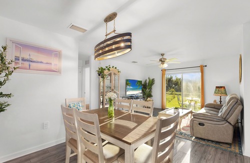 Biggar House | Peaceful Retreat in Fort Myers. Entire home. Weekly and Long Stay Discounts!