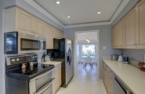 South Gate Ridge House | Peaceful Sarasota Luxury Lakefront Retreat – 6 Miles to Siesta Key & Downtown