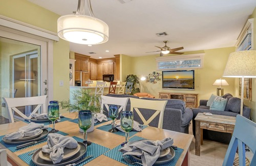 Siesta Key House | 🏖️ Peacock Villa | Semi-Private Pool, Steps to Siesta Beach, Cabana Room