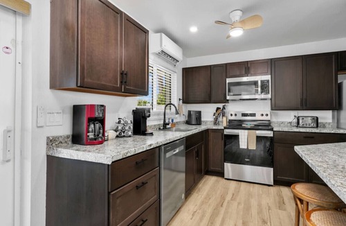 Hills T P House | Pearl Beach House - Walk to FMB, Pool & Hot Tub!