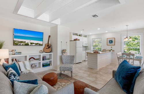 Captiva House | Pearl - Newly renovated 2-bed Captiva cottage duplex, see beach from the drive