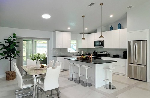 South Venice House | Pelican Point 📍 Beautiful Private Villa in Venice FL with Heated Saltwater pool
