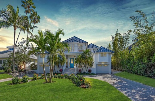 Royal Harbor House | PELICAN SHORE - Remodeled 5 bed + 2 den, 2 story expansive waterfront home!