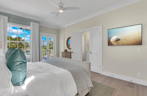 Royal Harbor House | PELICAN SHORE - Remodeled 5 bed + 2 den, 2 story expansive waterfront home!