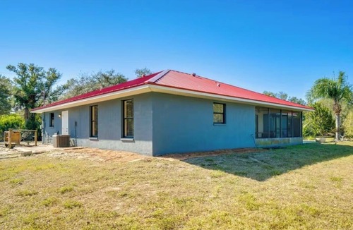 Englewood House | Perfect get away 3 mins away from the beach