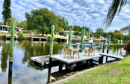 Charlotte Park House | Perfect getaway-waterfront- private Dock-Pet available