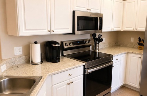 Fort Myers Condo | Pet-Friendly 2BR/2BA Ground-Floor Condo with Lake View in Colonial Country Club