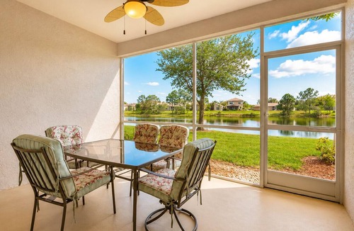 Fort Myers Condo | Pet-Friendly 2BR/2BA Ground-Floor Condo with Lake View in Colonial Country Club