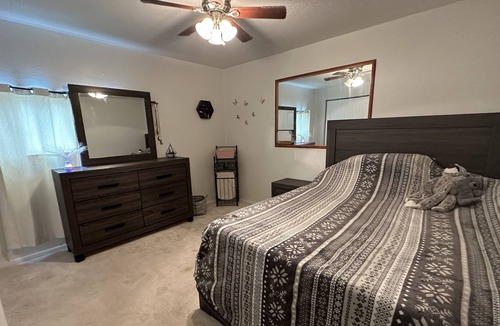 Englewood East House | Pet friendly retreat close to beaches and restaurants