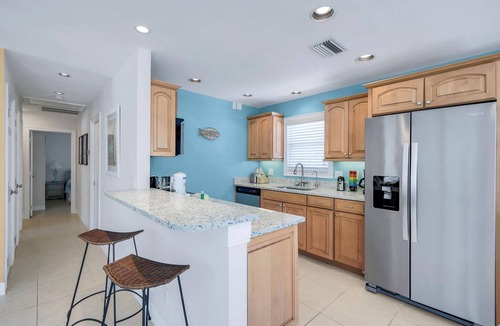 Del Sega House | Pink Shell | peaceful Sanibel home short walk to the beach!