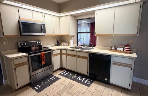 Warm Mineral Springs House | Pleasant 2-bedroom house with AC in North Port