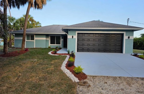 Rural Estates House | Pleasant 3-bedroom house with pool in peaceful setting