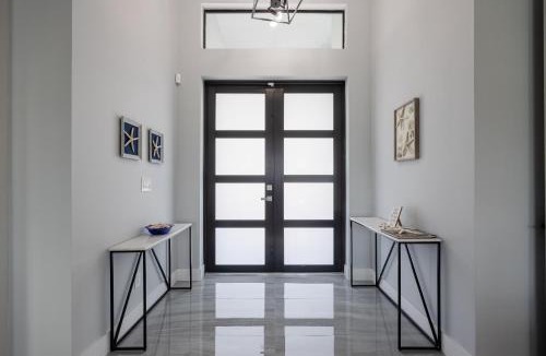 Trafalgar House | Pool overlooking canal, Outdoor Grilling station - Villa Sand Dollar Siesta