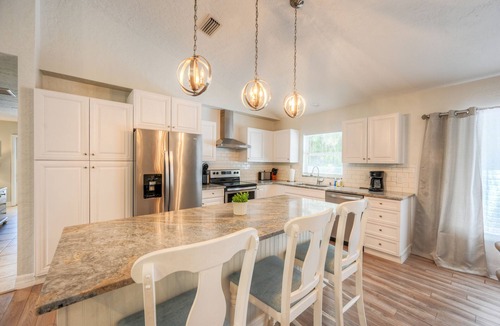 Naples Park House | Pool/Spa Home biking distance to the beach!