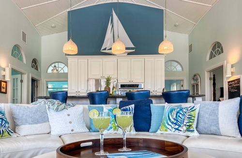 North Captiva House | Pool w/Waterfall & Swing Bar-Family Reunion Ready