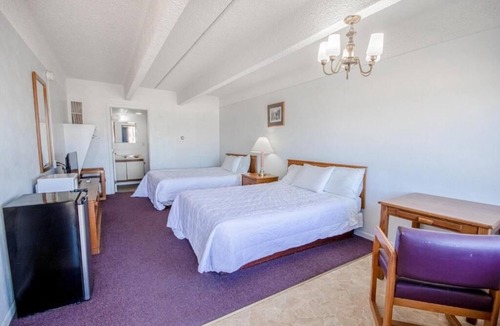 Osborne Hotel | Practical 4-Room Stay w/2 Queen Beds – Ideal Osborne Trip Spot