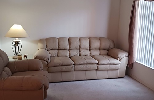 Centennial House | Private 1-BR suit in house with WiFi, AC, living, dining, fridge and microwaive