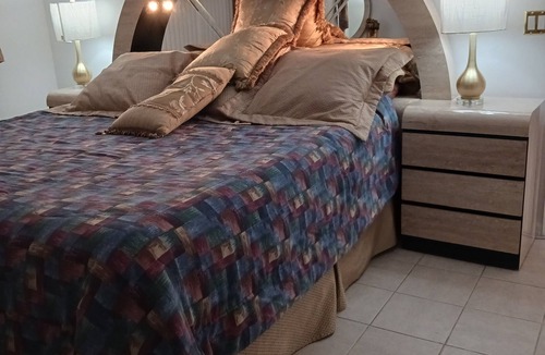 Centennial House | Private 1-BR suit in house with WiFi, AC, living, dining, fridge and microwaive