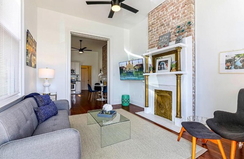 Freret Apartment | Private 2BR in Uptown by Hosteeva