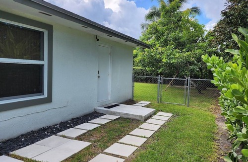 Ludlam Apartment | Private Apartment Miami Kendall near Zoo, The Falls Mall, and Miami Dade College