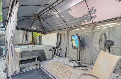 Palm Lee Park House | Private entry 1-bedroom suite with Heated POOL & HOT TUB, in lovely Fort Myers
