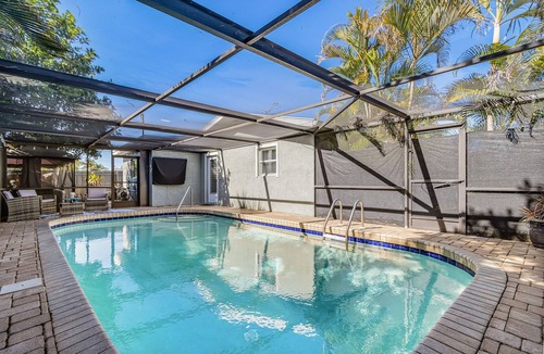 Palm Lee Park House | Private entry 1-bedroom suite with Heated POOL & HOT TUB, in lovely Fort Myers