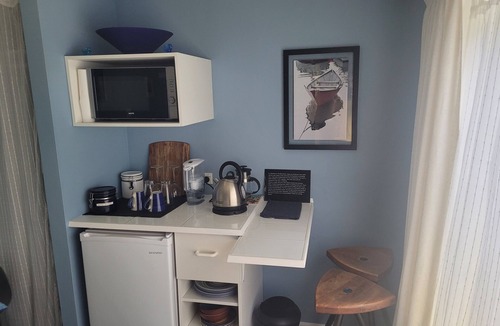 Collingwood Apartment | Private entry. En-suite bath, smart tv, fridge,microwave, toaster and coffee
