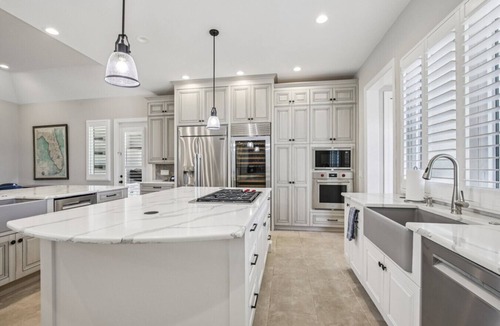 Saint Armands Key House | Private Heated Pool & Hot Tub | Steps to St. Armands Circle & Walk to Lido Beach!