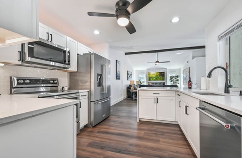 Naples House | Private Heated Pool-Hot Tub-Fire Pit-Tiki Bar-Large Yard-Great Location!