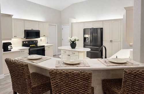 Englewood East House | Private Heated Pool + Swim-Up Bar Mins to Beach