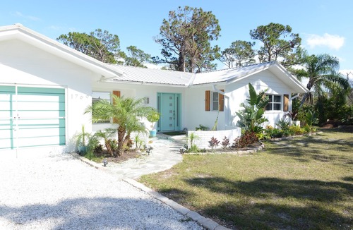 Englewood House | Private Luxury renovated pool house 1.5 miles to Manasota Beach.
