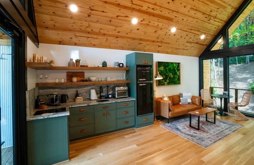 Travelers Rest House | Private Modern Treehouse Retreat in the Forest