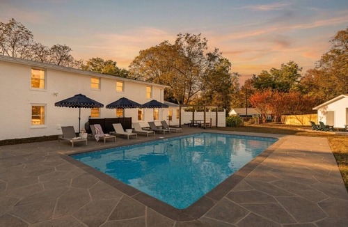 Mauldin House | Private pool, pickleball court, game room & sunroom — near Greenville