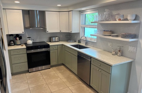 Anna Maria House | Private Salt Water Pool & Spa, WALK TO BEACH, near Bean Point, GROUND LEVEL.