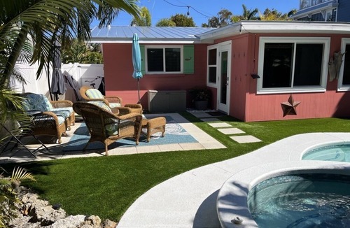 Anna Maria House | Private Salt Water Pool & Spa, WALK TO BEACH, near Bean Point, GROUND LEVEL.