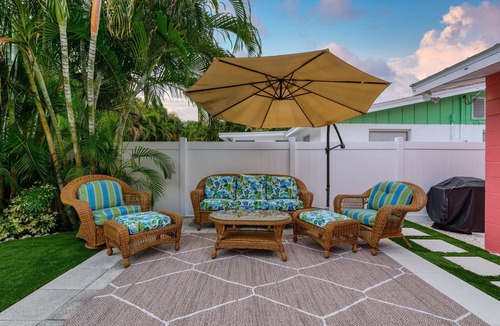 Anna Maria House | Private Salt Water Pool & Spa, WALK TO BEACH, near Bean Point, GROUND LEVEL.