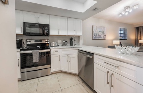 Park Shore Condo | PROMO 5% WEEKLY/10% MONTHLY Newly Renovated Beautiful Condo In Tropical Paradise