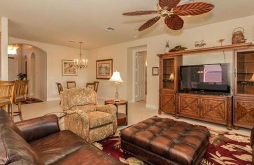 Botanica Lakes House | 🦩Put Some Sparkle in Your Smile On Sparkleberry Drive...Snowbirds Welcome!🦩