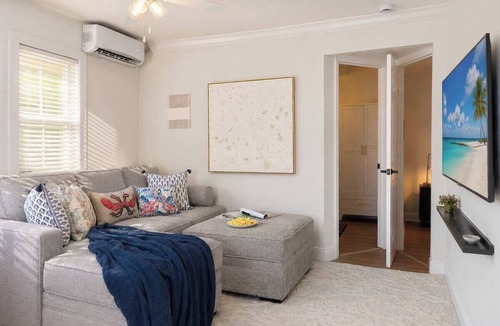 Historic Uptown Apartment | Quaint 2-bedroom apartment with AC in Saint Petersburg