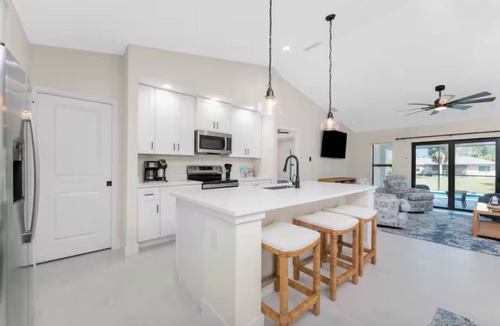Englewood East House | Quarry Retreat - 3 bedroom pool home in central Englewood