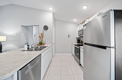 Jacarandas House | Relax and Recharge in Beautiful and comfortable cozy Cape Coral home!