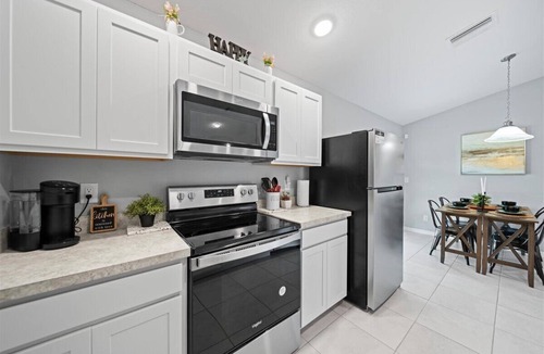 Jacarandas House | Relax and Recharge in Beautiful and comfortable cozy Cape Coral home!