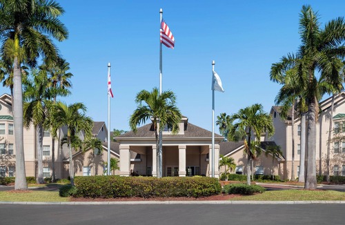 Villas Apartment | Relax & Unwind! 3 Spacious Units, FREE Parking, Minutes to Lakes Regional Park!