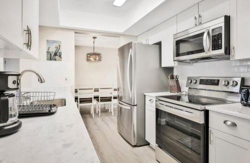 North Port House | Relaxing canal front 2 BR pool home in North Port - Pineapple Way